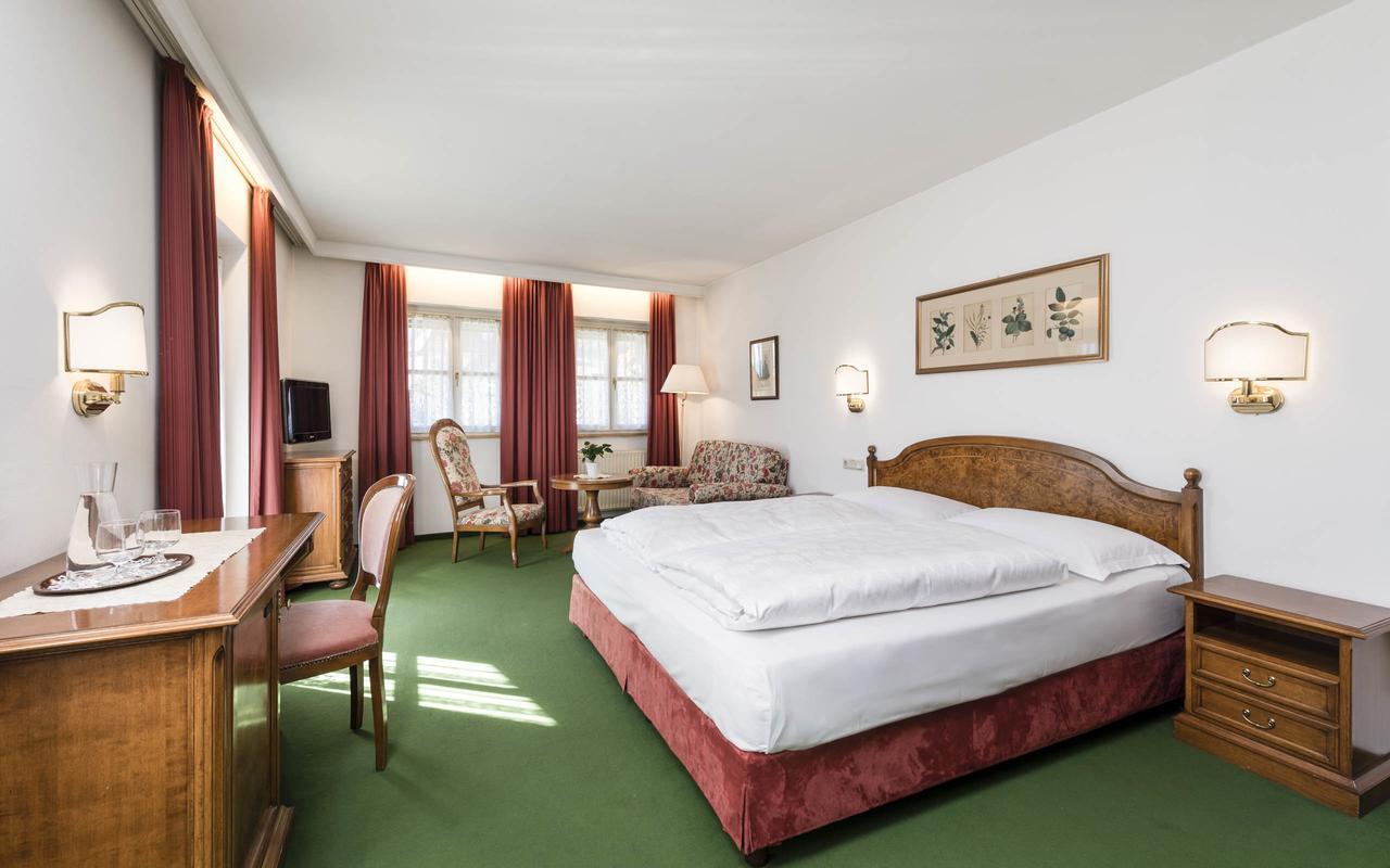 Hotel Gruener Baum Bressanone Exterior photo